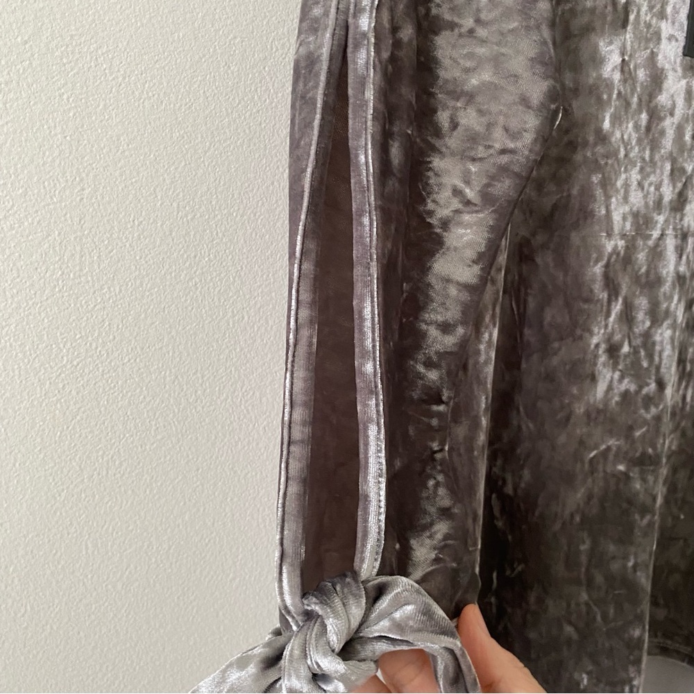 Cable & Gauge Women’s Velvet 3/4 Sleeve Silvery-white Top - Picture 4 of 8